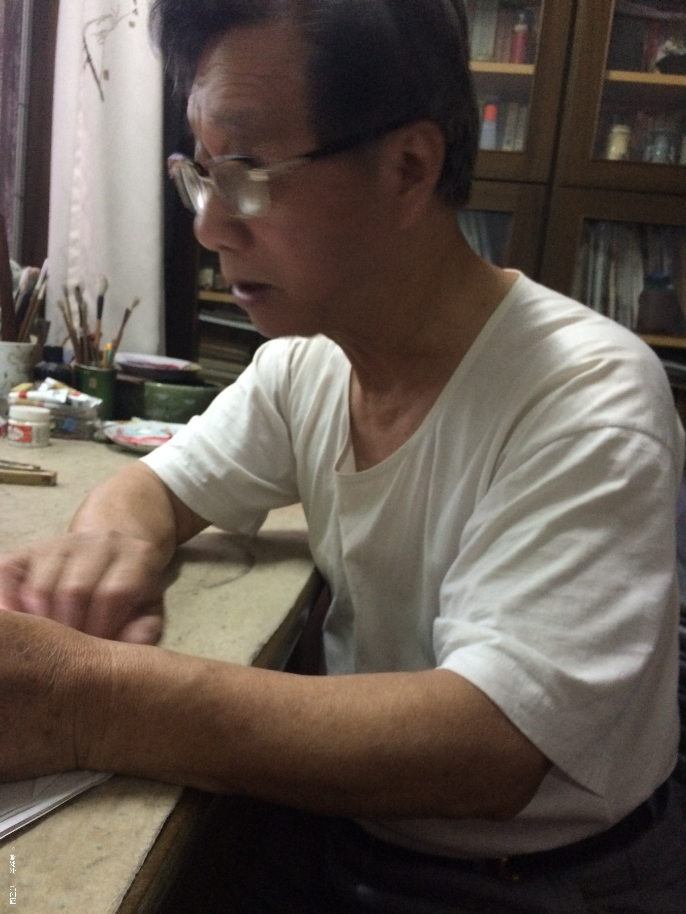 曾师从景德镇陶瓷大学龚龙水教授（大爷爷）陶瓷工艺技法， 引领之人，遥远的一盏灯。