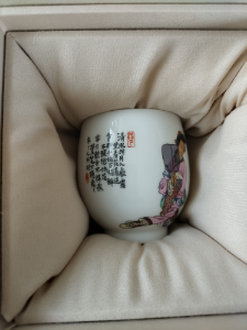 已去往安徽，龚安安总期望着某天能与我售出的手绘陶瓷器能再次不期而遇，便觉圆满。