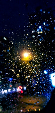 车窗上的雨滴1